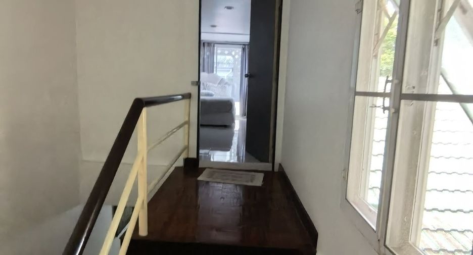 For rent 12 bedrooms hotel in Khlong Toei, Bangkok