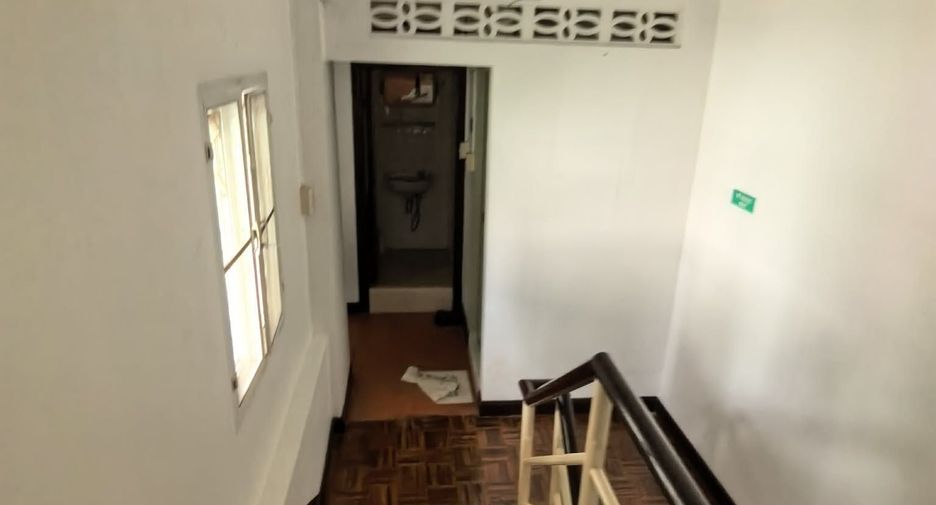 For rent 12 bedrooms hotel in Khlong Toei, Bangkok