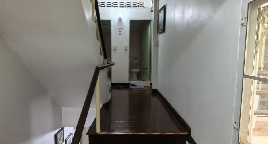 For rent 12 bedrooms hotel in Khlong Toei, Bangkok
