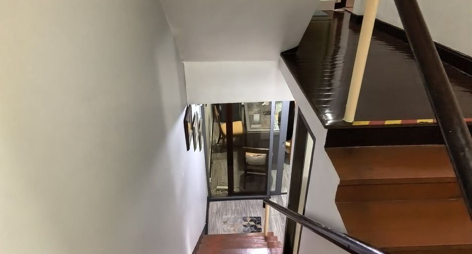 For rent 12 bedrooms hotel in Khlong Toei, Bangkok