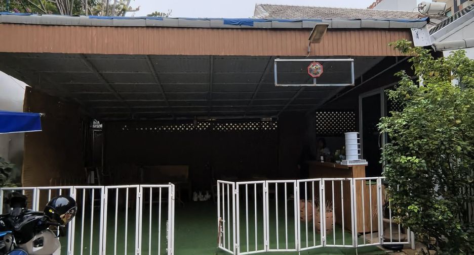For rent 12 bedrooms hotel in Khlong Toei, Bangkok