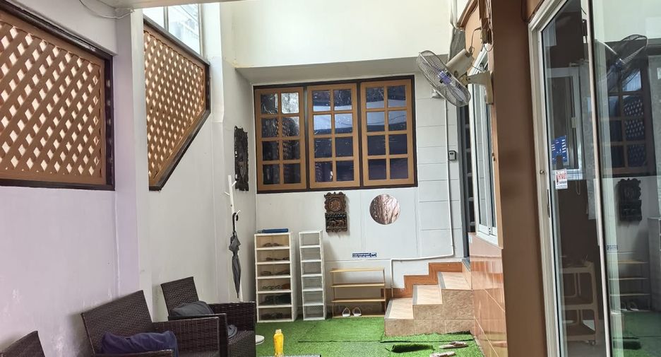 For rent 12 bedrooms hotel in Khlong Toei, Bangkok
