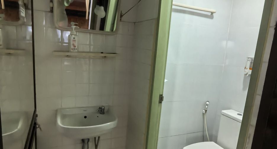 For rent 12 bedrooms hotel in Khlong Toei, Bangkok