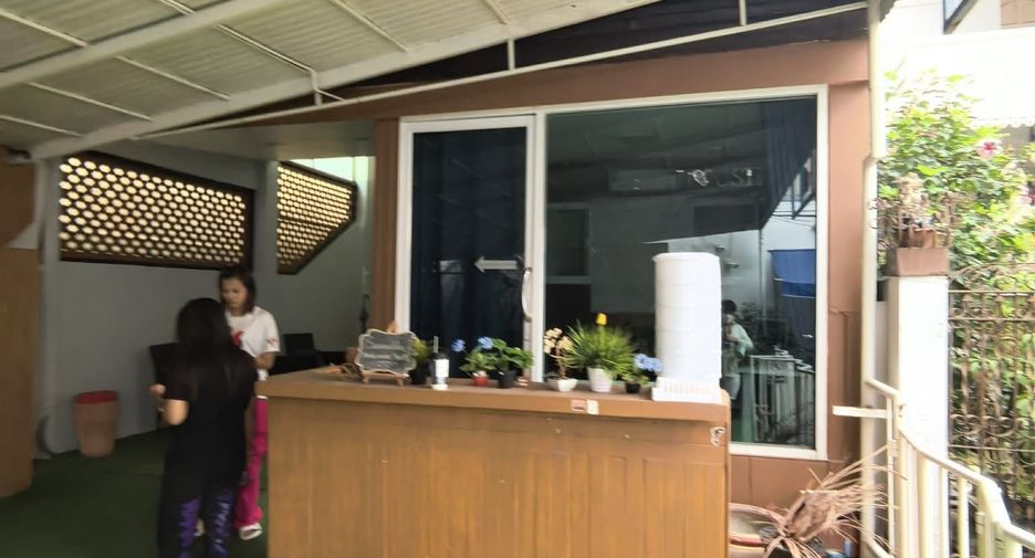 For rent 12 bedrooms hotel in Khlong Toei, Bangkok