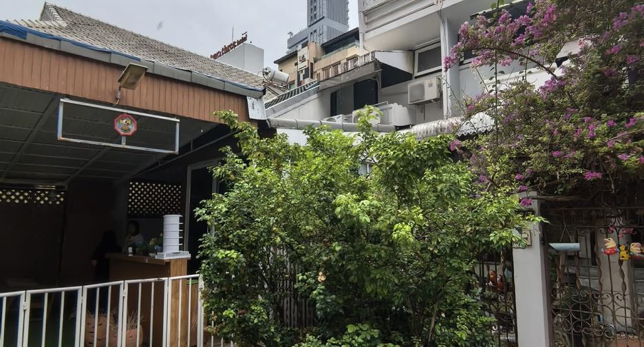 For rent 12 bedrooms hotel in Khlong Toei, Bangkok