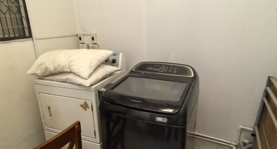 For rent 12 bedrooms hotel in Khlong Toei, Bangkok