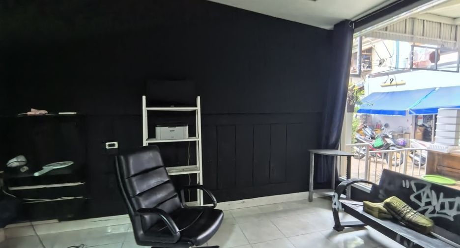 For rent 12 bedrooms hotel in Khlong Toei, Bangkok