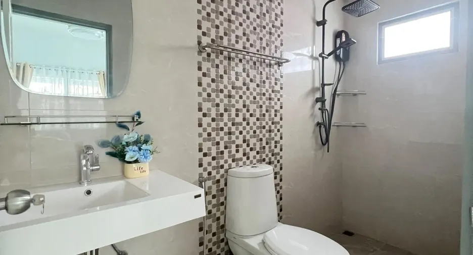 Haus zum Kauf mit 4 Zimmer in Bang Lamung, Chonburi