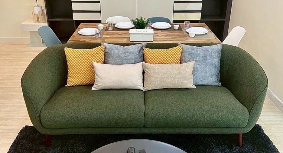 For rent 2 bedrooms condo in Huai Khwang, Bangkok