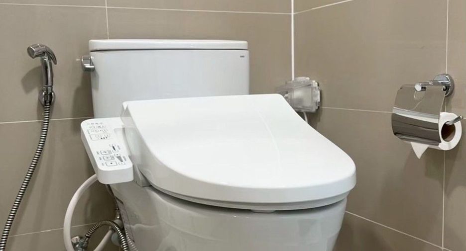 For rent 2 bedrooms condo in Huai Khwang, Bangkok