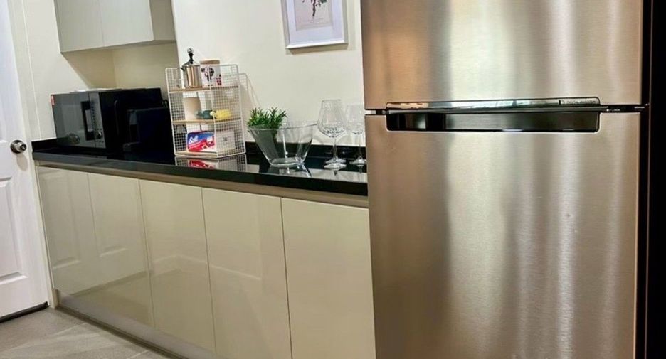 For rent 2 bedrooms condo in Huai Khwang, Bangkok