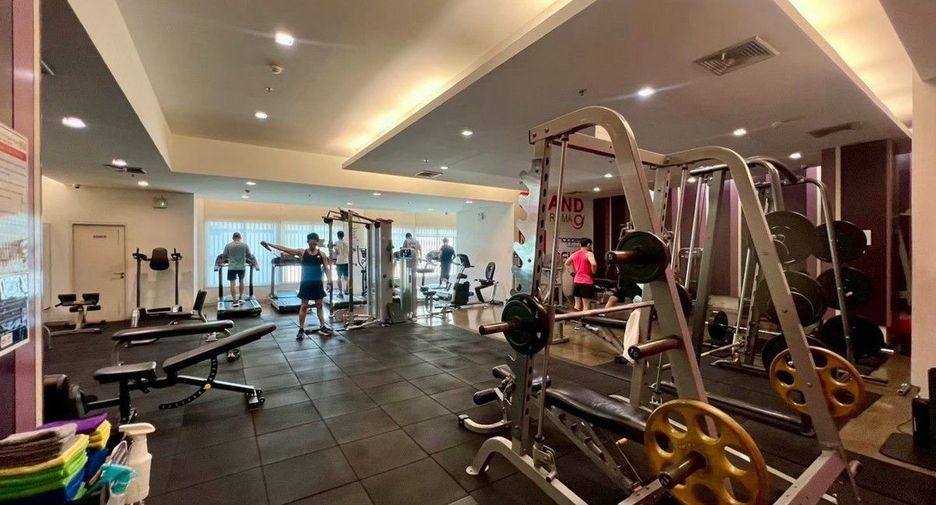 For rent 2 bedrooms condo in Huai Khwang, Bangkok