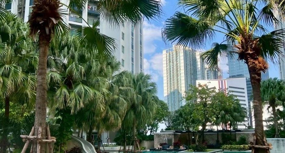 For rent 2 bedrooms condo in Huai Khwang, Bangkok
