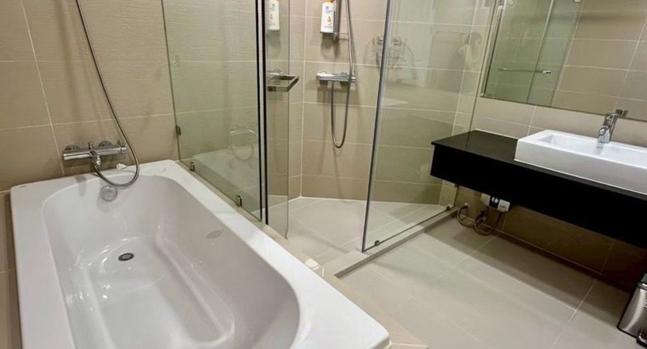 For rent 2 bedrooms condo in Huai Khwang, Bangkok
