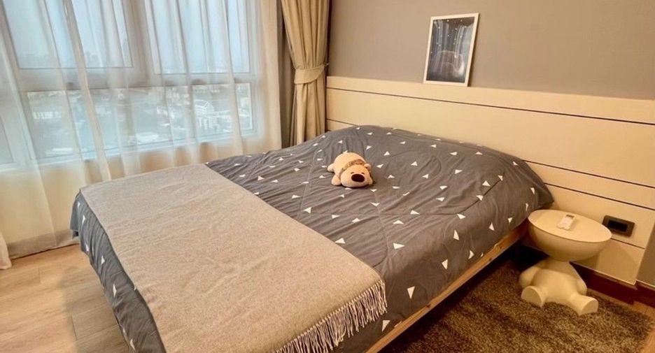 For rent 2 bedrooms condo in Huai Khwang, Bangkok