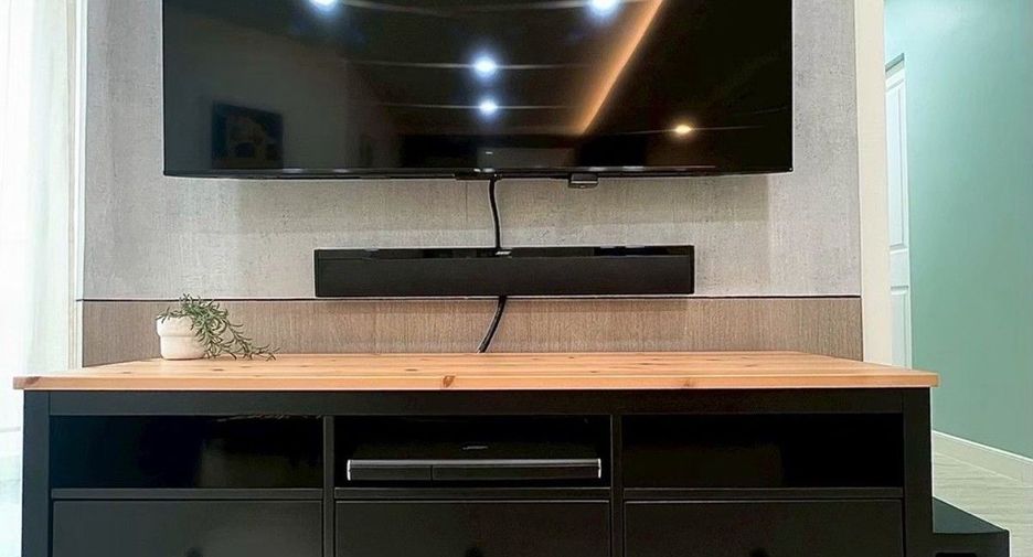 For rent 2 bedrooms condo in Huai Khwang, Bangkok