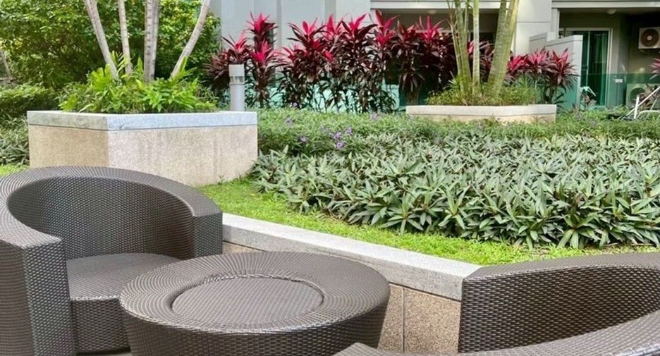 For rent 2 bedrooms condo in Huai Khwang, Bangkok