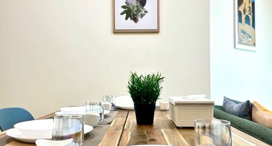 For rent 2 bedrooms condo in Huai Khwang, Bangkok
