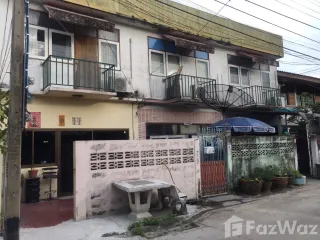 Casa adosada en venta de 6 habitaciones en Bang Na, Bangkok