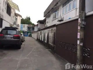 Casa adosada en venta de 6 habitaciones en Bang Na, Bangkok