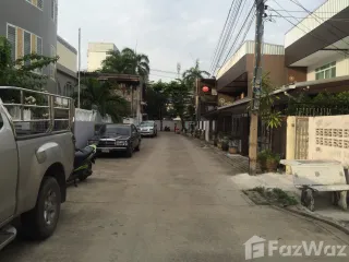 Casa adosada en venta de 6 habitaciones en Bang Na, Bangkok