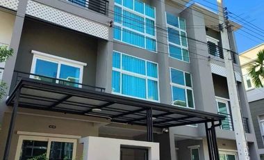 For rent 3 ベッドルーム townhouse in Khlong Sam Wa, Bangkok