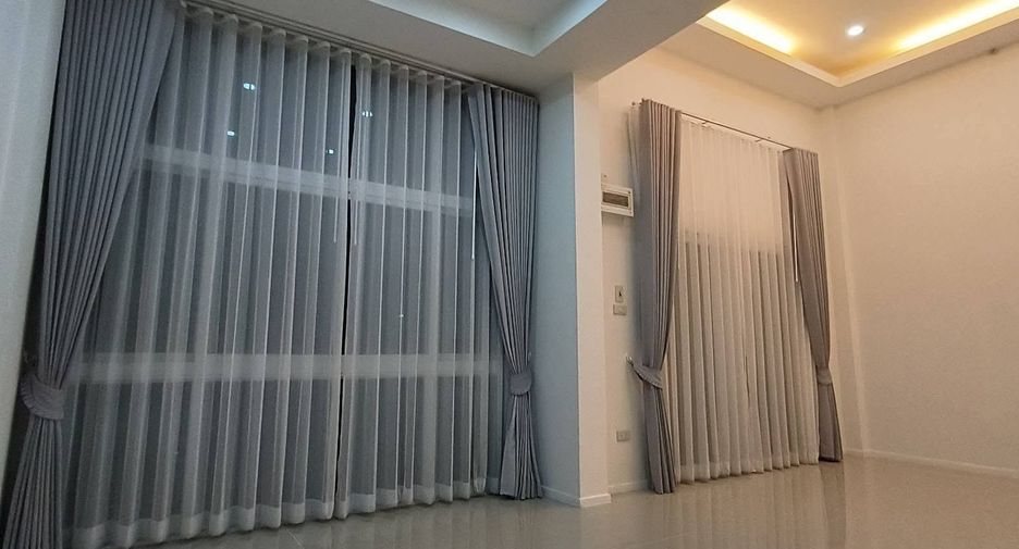 For rent 3 ベッドルーム townhouse in Khlong Sam Wa, Bangkok
