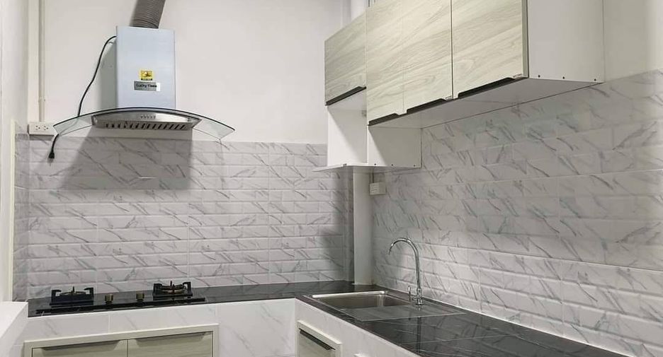 For rent 3 ベッドルーム townhouse in Khlong Sam Wa, Bangkok