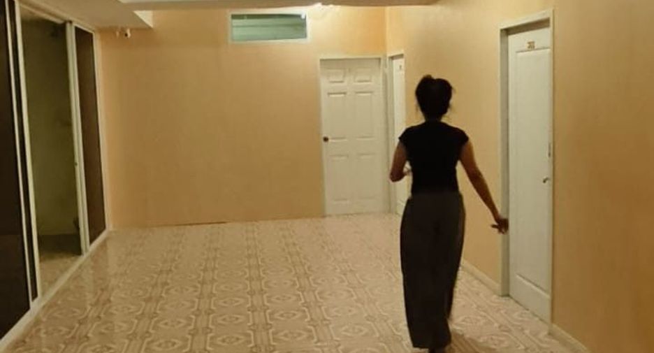 For rent 8 bedrooms hotel in Khlong Toei, Bangkok