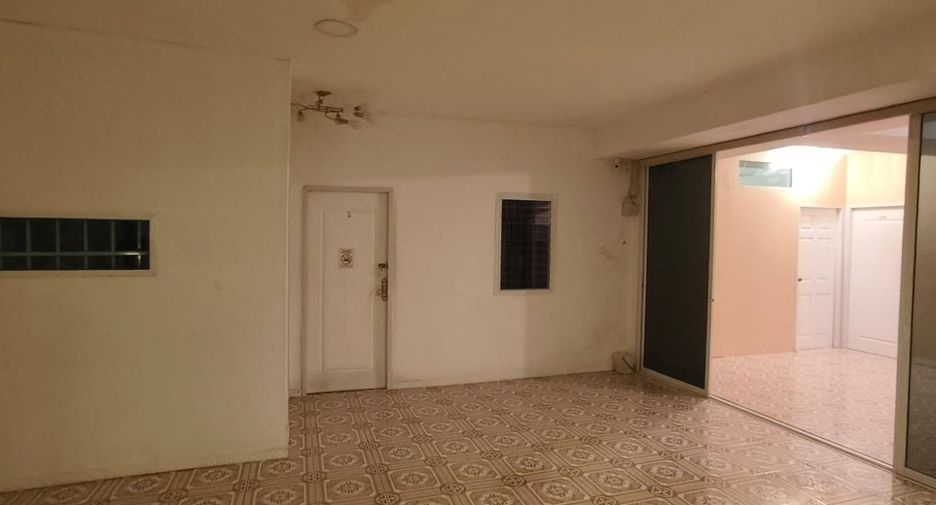 For rent 8 bedrooms hotel in Khlong Toei, Bangkok