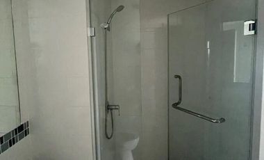 For sale 1 bed condo in Khlong Toei, Bangkok