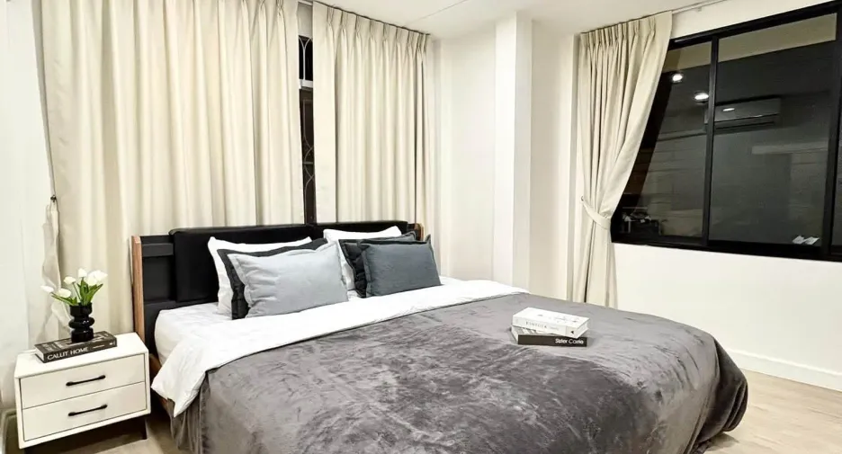 Haus zur Miete mit 5 Zimmer in Huai Khwang, Bangkok
