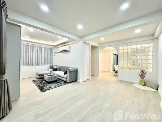 Haus zur Miete mit 5 Zimmer in Huai Khwang, Bangkok