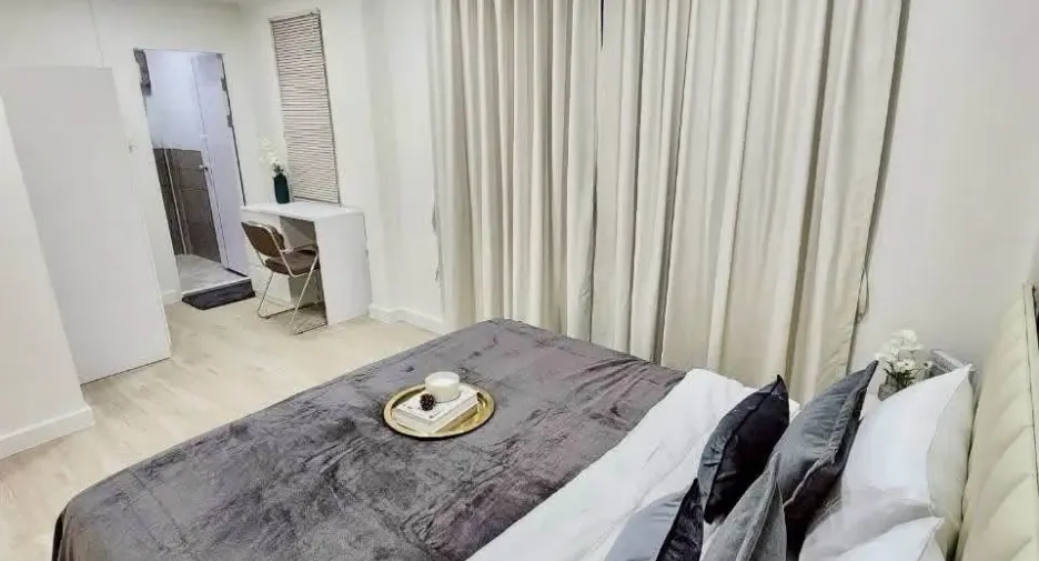 Haus zur Miete mit 5 Zimmer in Huai Khwang, Bangkok