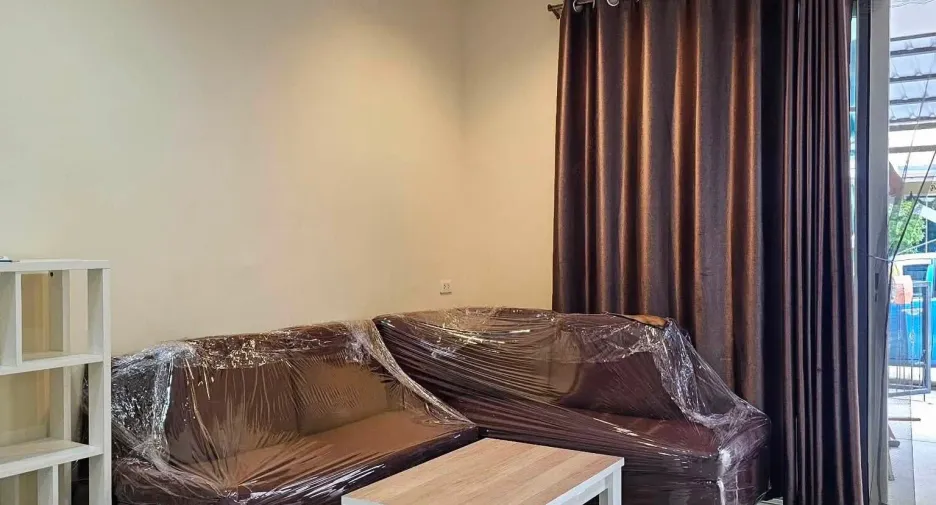Casa adosada en alquiler de 4 habitaciones en Prawet, Bangkok