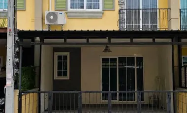 Casa adosada en alquiler de 4 habitaciones en Prawet, Bangkok