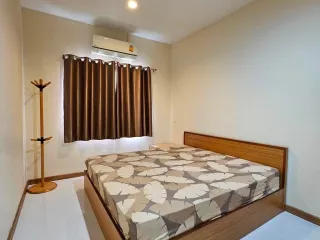 Casa adosada en alquiler de 4 habitaciones en Prawet, Bangkok