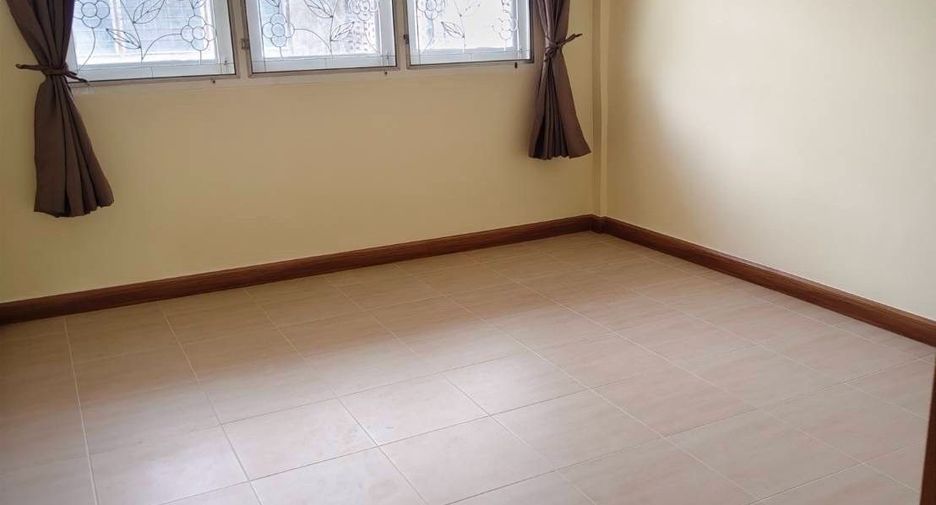For rent 3 bedrooms townhouse in Bang Kho Laem, Bangkok