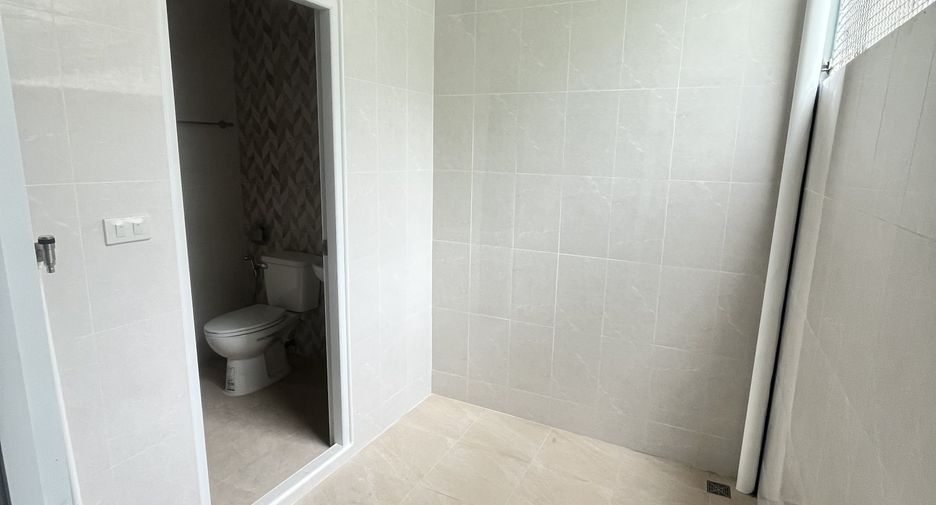 For rent 3 bedrooms townhouse in Bang Kho Laem, Bangkok
