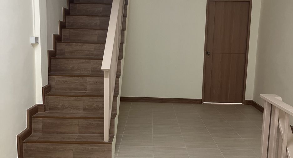 For rent 3 bedrooms townhouse in Bang Kho Laem, Bangkok