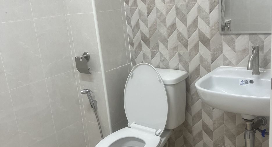 For rent 3 bedrooms townhouse in Bang Kho Laem, Bangkok