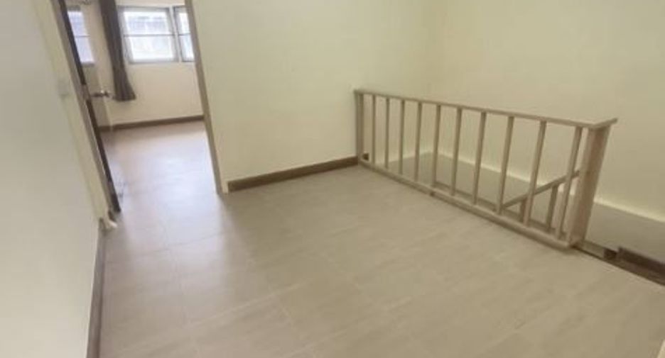 For rent 3 bedrooms townhouse in Bang Kho Laem, Bangkok