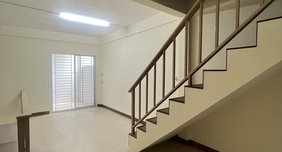 For rent 3 bedrooms townhouse in Bang Kho Laem, Bangkok