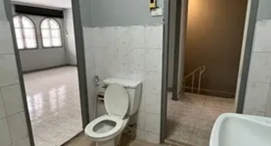 Аренда 2 спальни таунхаус в Щаттхана, Бангкок