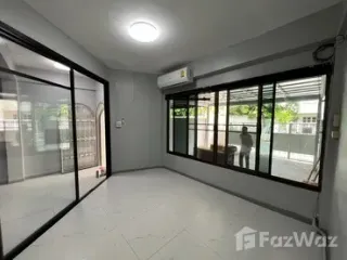 Аренда 2 спальни таунхаус в Щаттхана, Бангкок