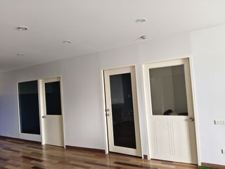 For sale and for rent office in Yan Nawa, Bangkok