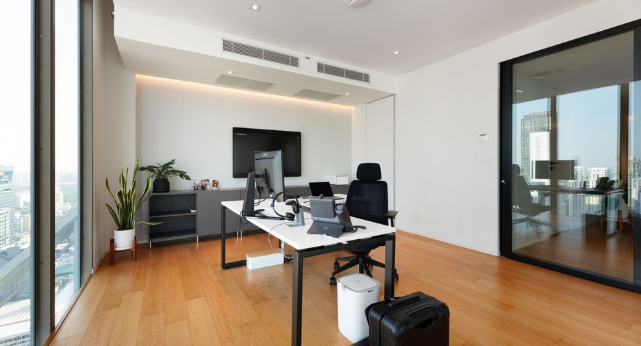 For sale 3 bedrooms condo in Watthana, Bangkok