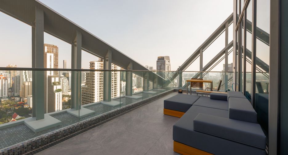 For sale 3 bedrooms condo in Watthana, Bangkok