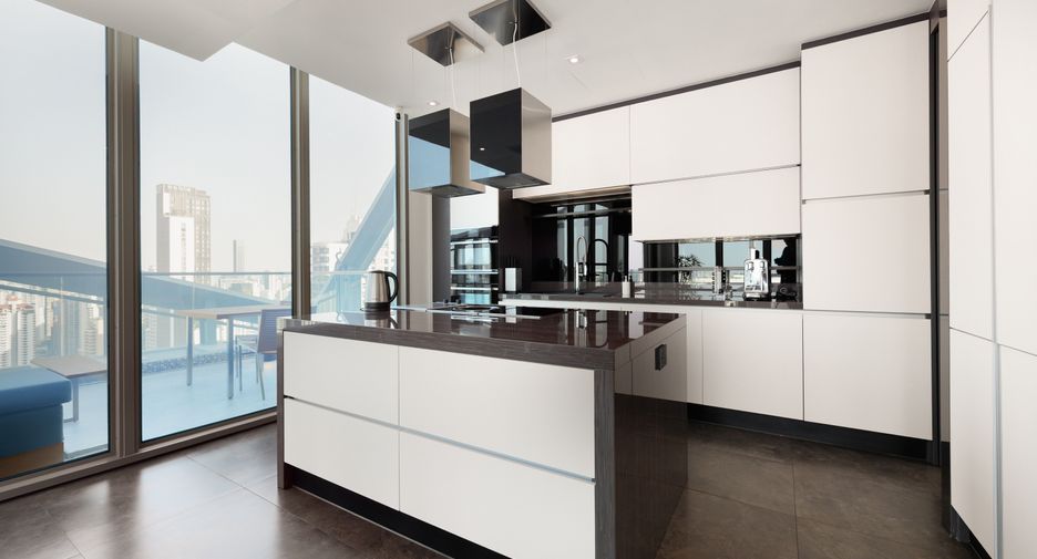 For sale 3 bedrooms condo in Watthana, Bangkok