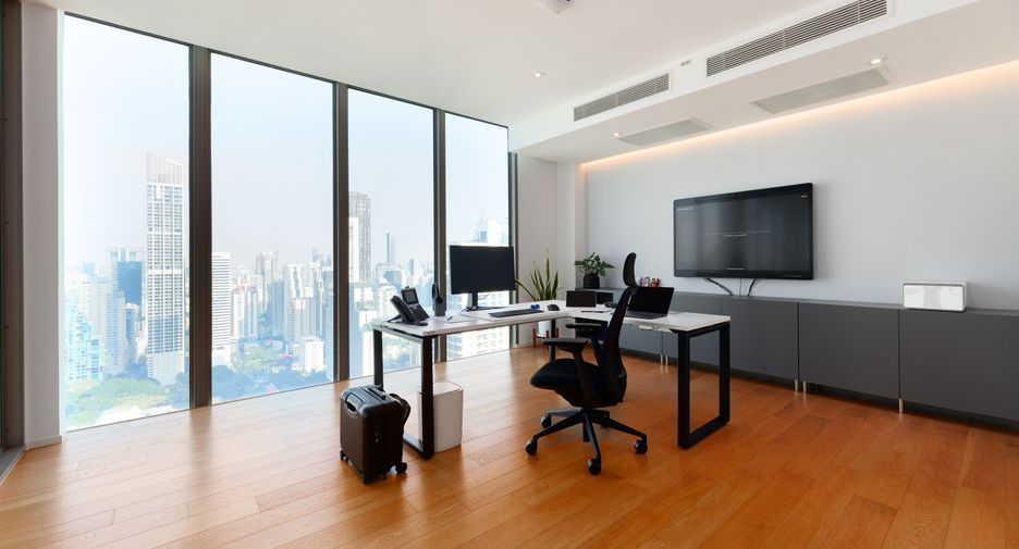 For sale 3 bedrooms condo in Watthana, Bangkok